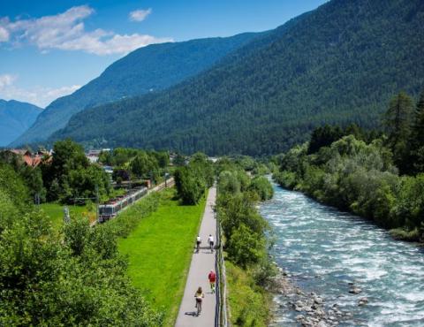 Pista ciclabile Fiume noce e ferrovia Ph M.Cappe_br