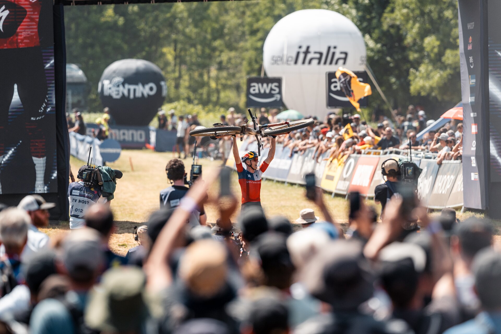 Le WHOOP UCI Mountain Bike World Series tornano in Val di Sole dal 10 al 12 settembre 2027